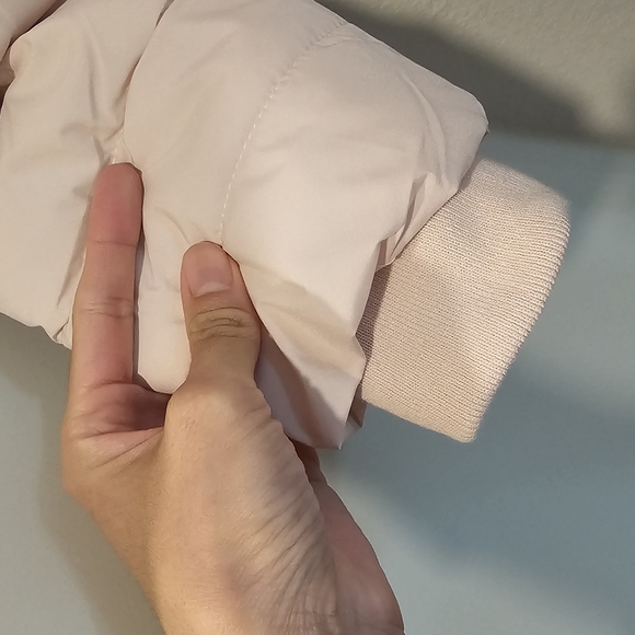 Guess Blush Pink Puffer Jacket Only Wear Once - Picture 6 of 6